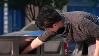 FULL-ang mayamang CEO ay nagpapanggap bilang isang pulubi