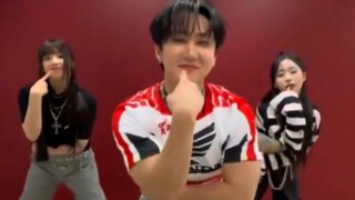 تم إصدار فيديو رقص أغنية "Love Me Like This" لـ Seo Changbin من NMIXX x Stray Kids!