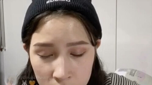 Xì xèo, mở ra xem thử tiếng Trung của chị gái bạn nè!