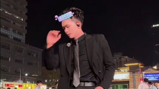 【Đái Đầu Tiểu Sinh】Khán giả đều hỏi tôi có phải chỉ biết chạy tại chỗ không? Thực ra tôi là một chuy