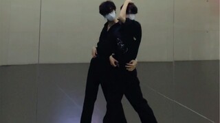 วง Double A ออนไลน์อยู่ คืนนี้ผู้หญิงคนโตจะเลือกใคร~