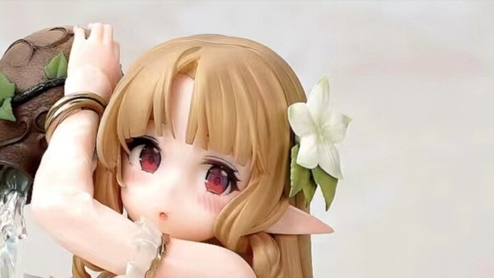 The figure is beautiful, but what about the base? Charm Yuliana