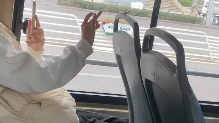 Lần đầu tiên nghe thấy tiếng dế mèn kêu