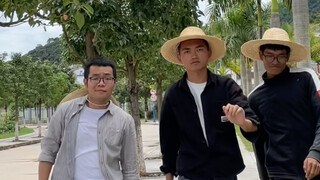 Ba bảo bối Vân Nông ra phố, hãy trông chừng các bạn nhỏ của mình nhé.