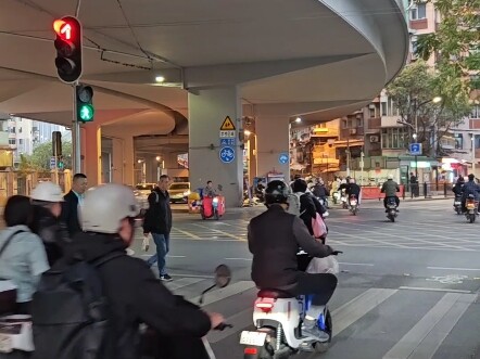 2025最离谱的出行方式