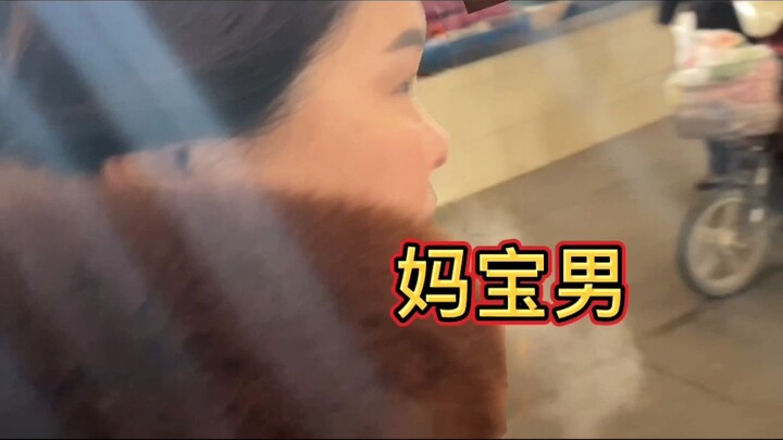 Khi tôi cùng mẹ đi chợ từ sáng sớm