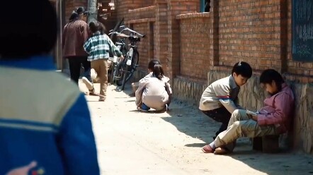 بدأ الأمر بعلاقة طفولة، وانتهى بالانجذاب المتبادل!