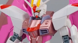 [Berbagi Model Play] Lebih dari 20 yuan dan pistol semprot? Bintang Bergerak Sakura Freedom Gundam