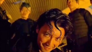 "Làm sao bạn có thể không kiêu ngạo một chút khi ở ngoài đó?"