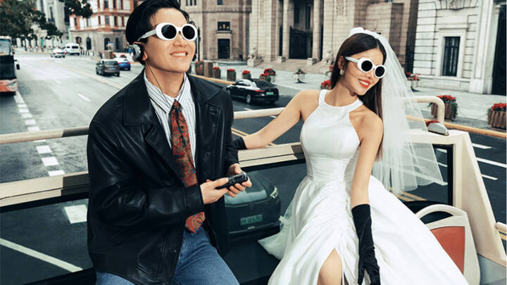 No wonder it’s the Magic City! Our wedding photos taken on the sightseeing bus look absolutely aweso