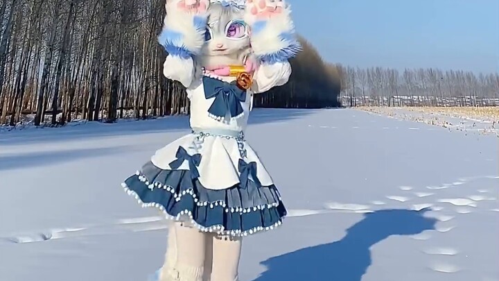 【Sayang】 Jiji datang ke salju lagi! Haha, dingin sekali, dingin sekali, haha, dingin sekali, uh, uh,