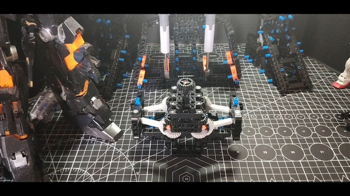 1/12 Banshee Gundam chest armor structure, four-axis linkage expansion