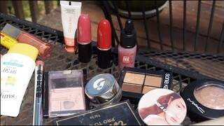 What's in my Makeup Pouch! (chill video & essential travel makeup)