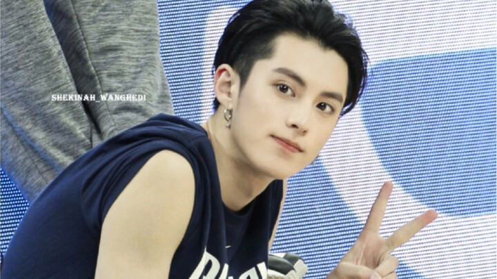 Bao giờ giới giải trí Trung Quốc mới trả lại khuyên tai cho anh ấy chứ!!!