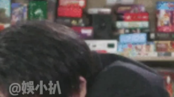 Bắt con trai đi chơi tàu lượn siêu tốc