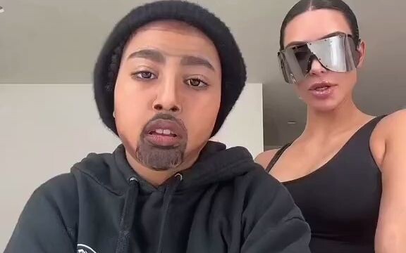 Muốn làm trò vui thì vẫn phải trông cậy vào nhà Kardashian: cô con gái North hóa thân thành bố Kanye