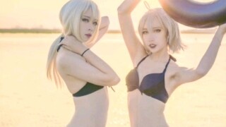 The long-legged swimsuit saber is very beautiful.