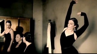 Everyone loves flamenco. You can learn it too! [Flamenco Studio Spain]
