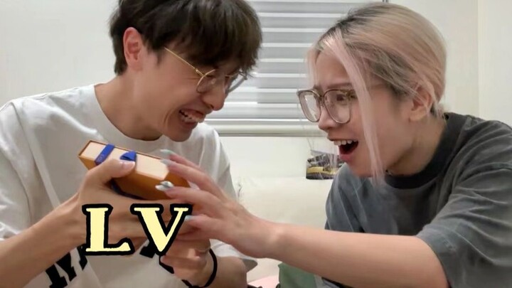 Khi bạn gái tôi biết rằng cô ấy có thể nhận được LV bằng cách đánh bại trùm, cô ấy đã làm việc chăm 