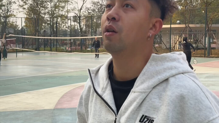 Anh Mặt Nạ chơi bóng như thế nào?