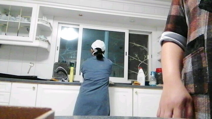 Cleaning while dancing😁😁😁