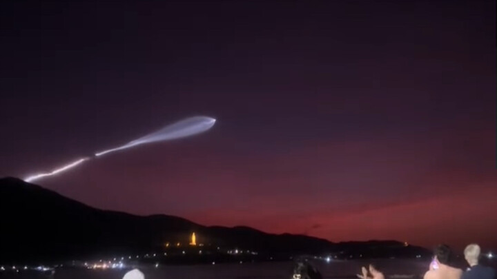 Quay được tàu chở hàng Thiên Châu 9 của Trung Quốc bay lên vũ trụ tại Đà Nẵng, Việt Nam!