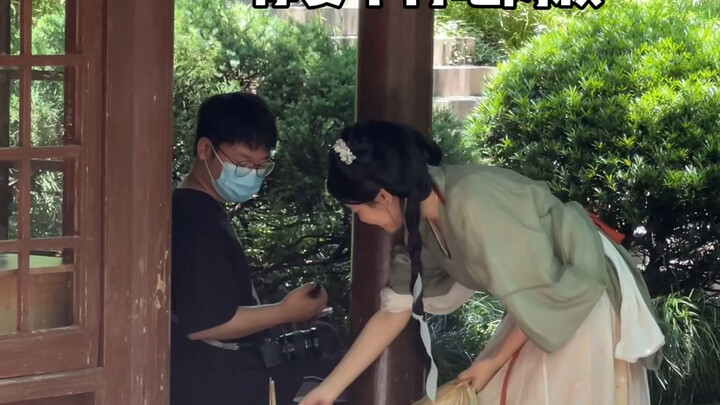 Passersby eat my bayberries, then treat me to a stunning poolside photoshoot!