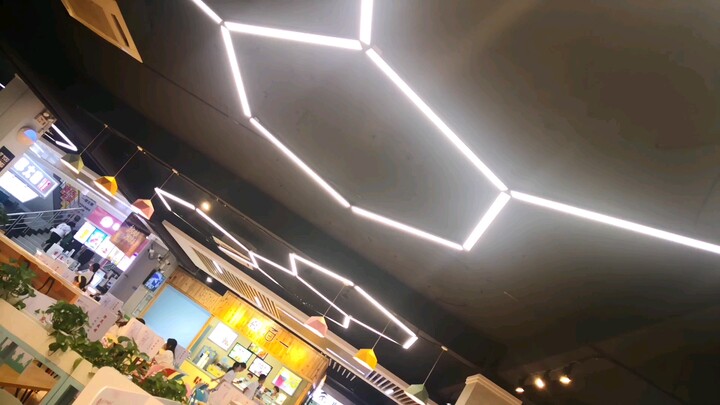 【Phạm quy BGM】Khi nhạc chủ đề Steel Division 4 vang lên trong căng-tin trường học