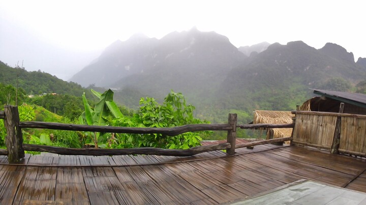 ระเบียงวิว ตอนฝนตก