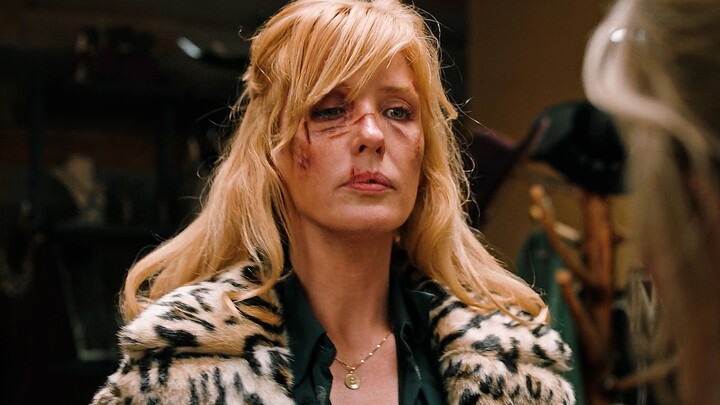 "The woman behind her is the number one lady in Huangshi"