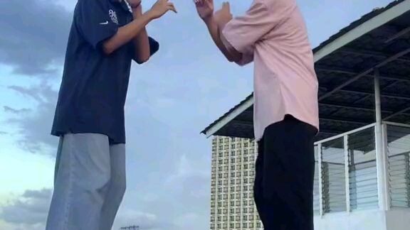 ดูพี่เขาแล้วโหลดเก็บเอาไว้ ก็เลยเอามาให้พวกทุกคนได้ชมกันชื่อของพี่เขาอยู่อยู่ตรงที่มีรูป tiktok ของ