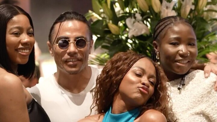 Salt-Sprinkling Brother and Silent Girl