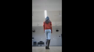 Back to school to dance, the dance room is messy
