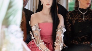 Trời ơi, đây là cô ấy khi không trang điểm, ai bảo cô ấy không xinh đẹp và tài năng hơn em trai mình