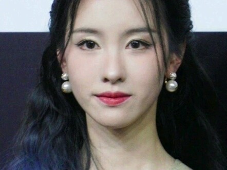 Why are so many people bashing Chen Duling lately? I think she’s quite pretty and has a really liter