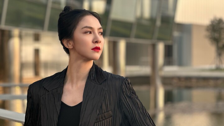 Tang Shiyi’s impromptu dance at the Xihai Art Museum in Qingdao