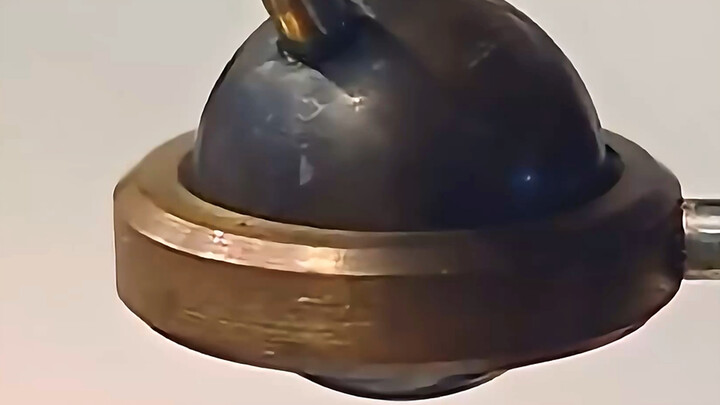 Investigating thermal expansion and contraction to understand how an object’s temperature affects it