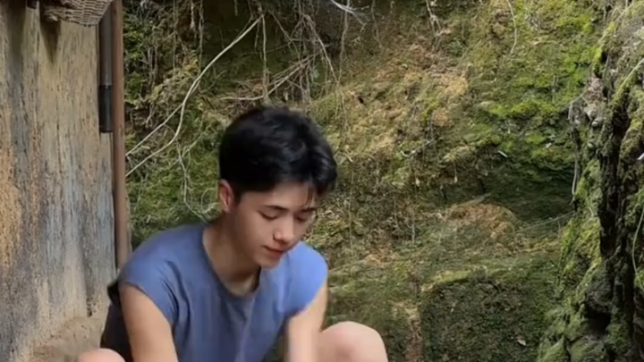 Chỉ một thoáng là đã hiểu ngay vì sao cậu cả lại phải lòng cô nàng nghịch ngợm rồi, cái nét trong sá