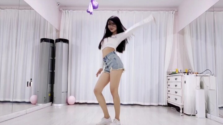 Serahkan Pekerjaan Rumah Sendirian dengan Gaya Wanita Seksi yang Penuh Dendam