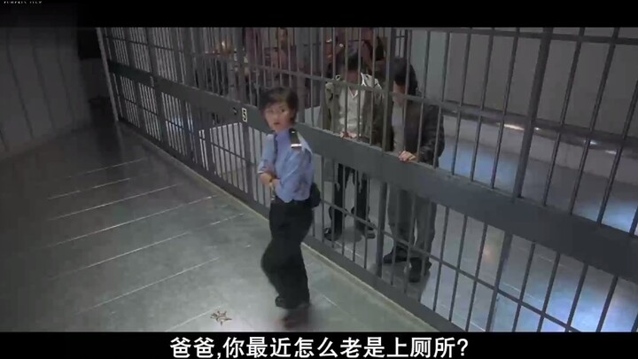 警察故事：成龙越狱这段，据说整个导演组都笑喷了，看了八遍