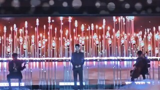 肖战原声全开麦，作为北京文化论坛唯一受邀艺人，独唱《月亮代表我的心》