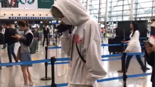 【王一博】我对你认真的，错过的，我都找回了。这个视频我戴着耳机反复听了好几遍，心里有无法明说的情绪，是疼惜，是庆幸，是感动，是欣慰，感谢这一路走来陪伴啵啵的老粉