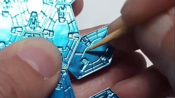 Phiên bản EG thực hiện điều này để hiển thị các chi tiết của Gundam RX78-F00/E gốc vào năm 2025