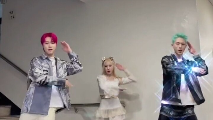 Nữ thần nhỏ Cosmic Girls Im Do-Young x P1Harmony Choi Ji-Won & Kim Jong-Seop tự quay TikTok thử thác