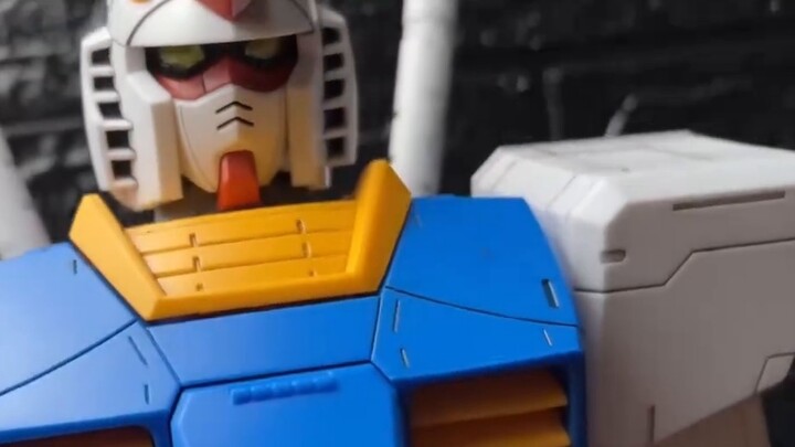 Model perakitan imersif: 1:48 MEGA asli