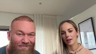 身高2.05米的大力士娶了个1.6米的老婆，难道这就是“最萌身高差”？