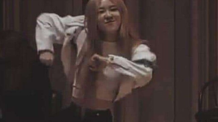【BLACKPINK/Rosé朴彩英】Đoạn cut dễ thương đạt 800 nghìn lượt xem trên YouTube
