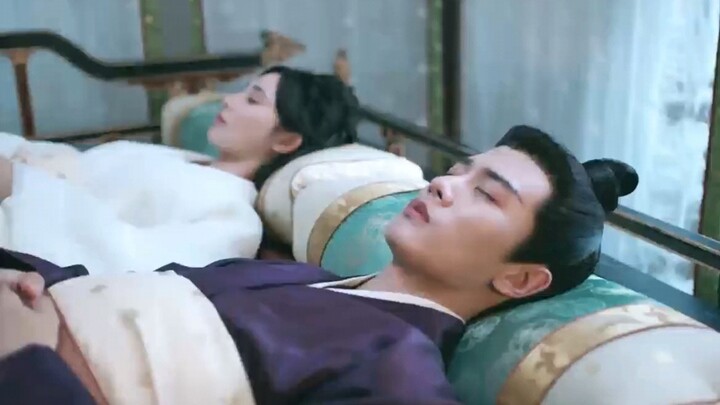 The princess sat by the emperor’s bedside at midnight, smiling at him, all just to get his approval 
