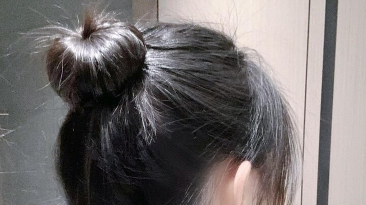 Nggak Perlu Tusuk Jarum Pun Bisa! Rahasia Sanggul Bulat Mungil yang Imut!