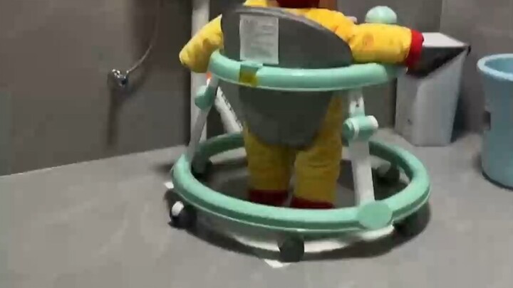 ทารกวัยหนึ่งขวบก็เริ่มเต้นสเตปอวกาศได้แล้ว!